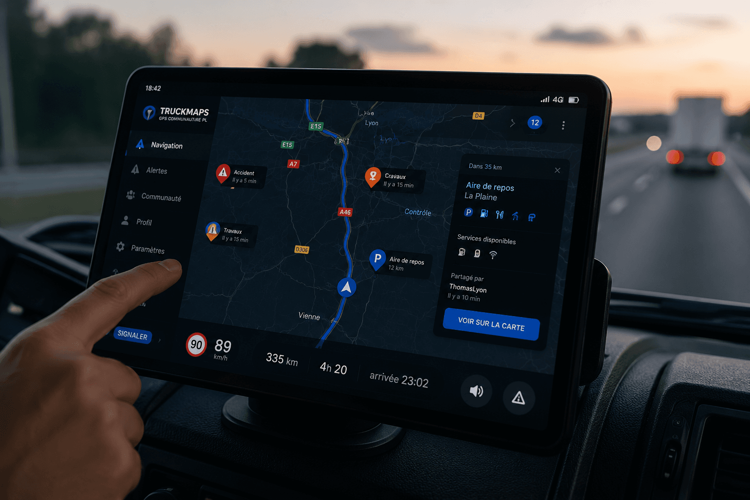 Interface TruckMaps affichée sur un écran GPS de camion.